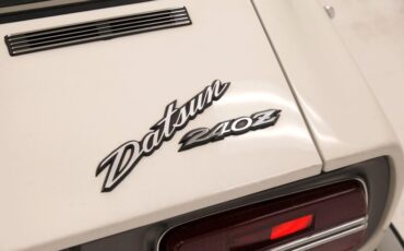 Unknown-240z-1970-White-Cobalt-Blue-10