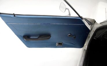Unknown-240z-1970-White-Cobalt-Blue-14