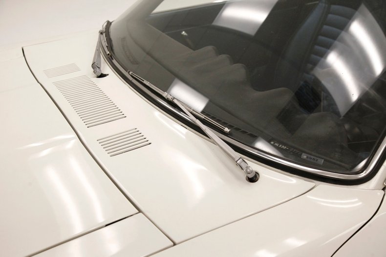 Unknown-240z-1970-White-Cobalt-Blue-2