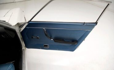 Unknown-240z-1970-White-Cobalt-Blue-23