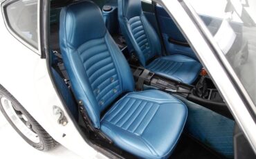 Unknown-240z-1970-White-Cobalt-Blue-25
