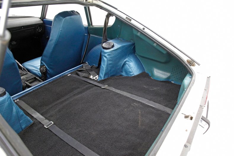 Unknown-240z-1970-White-Cobalt-Blue-26