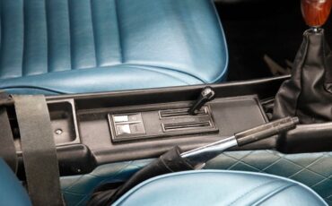 Unknown-240z-1970-White-Cobalt-Blue-28