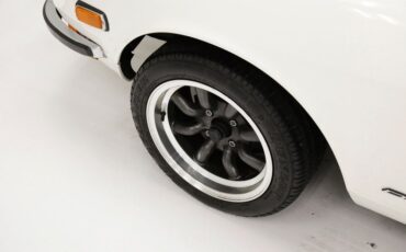 Unknown-240z-1970-White-Cobalt-Blue-3