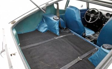 Unknown-240z-1970-White-Cobalt-Blue-31
