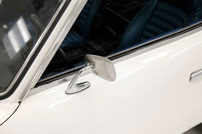 Unknown-240z-1970-White-Cobalt-Blue-4