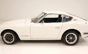 Unknown-240z-1970-White-Cobalt-Blue-41