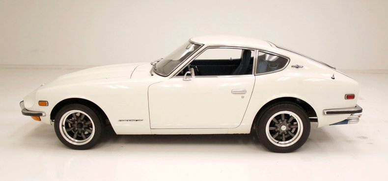 Unknown-240z-1970-White-Cobalt-Blue-41