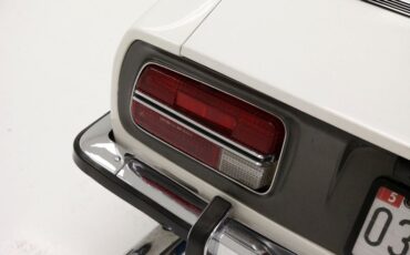 Unknown-240z-1970-White-Cobalt-Blue-42