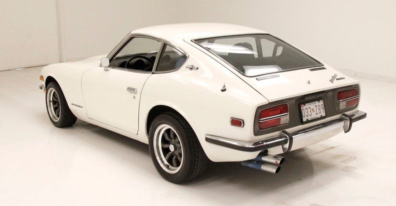 Unknown-240z-1970-White-Cobalt-Blue-44