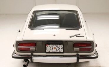 Unknown-240z-1970-White-Cobalt-Blue-45