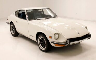Unknown-240z-1970-White-Cobalt-Blue-47