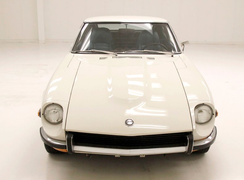 Unknown-240z-1970-White-Cobalt-Blue-48