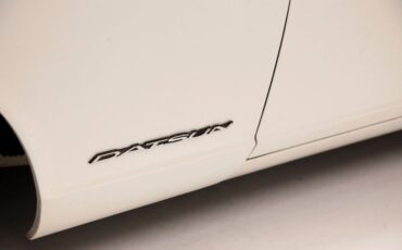 Unknown-240z-1970-White-Cobalt-Blue-5