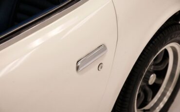 Unknown-240z-1970-White-Cobalt-Blue-6