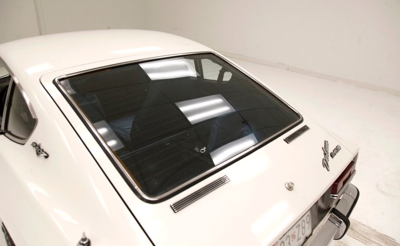 Unknown-240z-1970-White-Cobalt-Blue-9