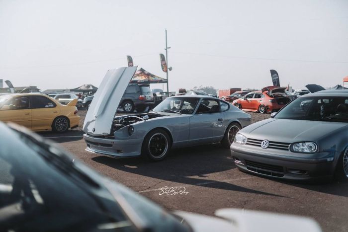 Unknown-240z-1972-Gray-3