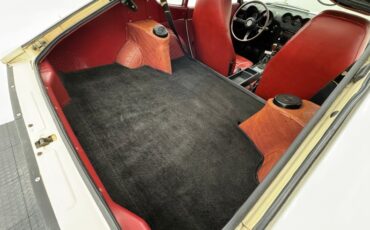Unknown-240z-1973-White-Red-11