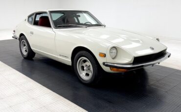 Unknown-240z-1973-White-Red-15