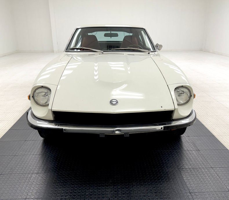 Unknown-240z-1973-White-Red-16
