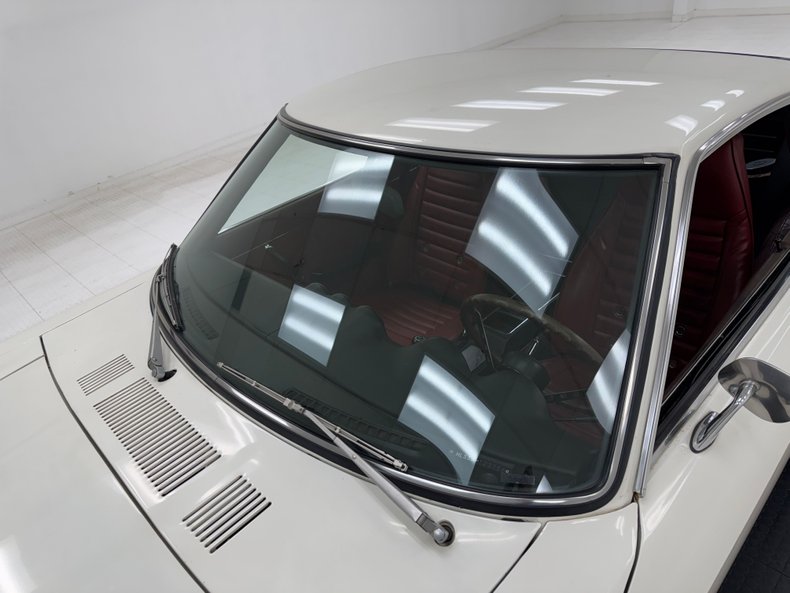 Unknown-240z-1973-White-Red-21