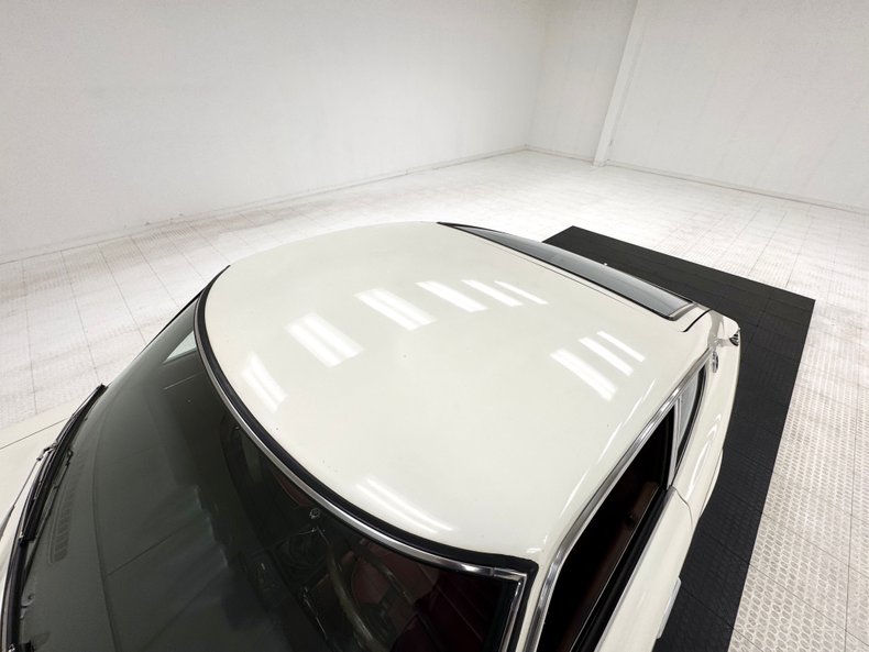 Unknown-240z-1973-White-Red-22