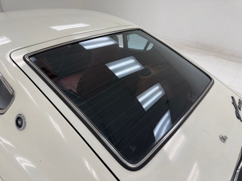 Unknown-240z-1973-White-Red-25