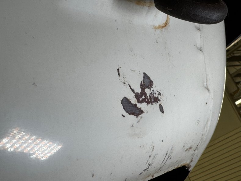 Unknown-240z-1973-White-Red-35