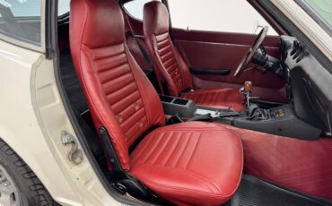 Unknown-240z-1973-White-Red-38