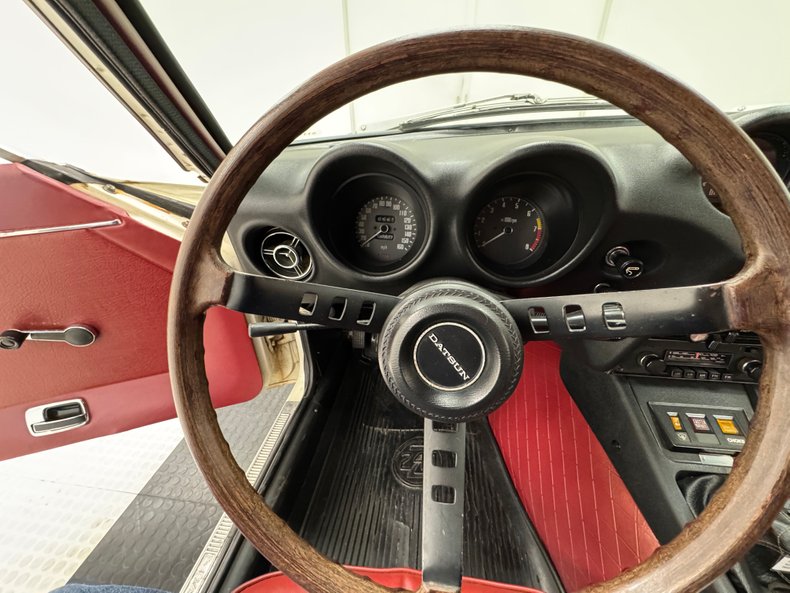 Unknown-240z-1973-White-Red-40