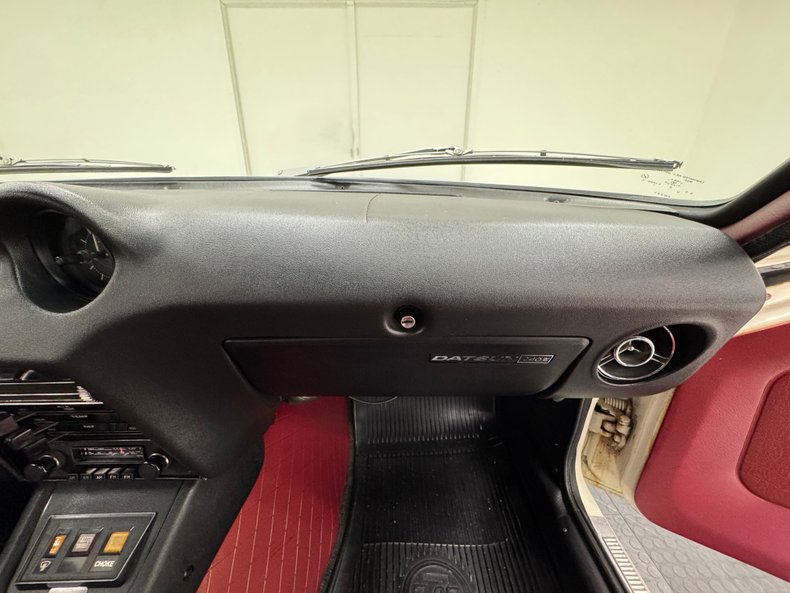 Unknown-240z-1973-White-Red-45