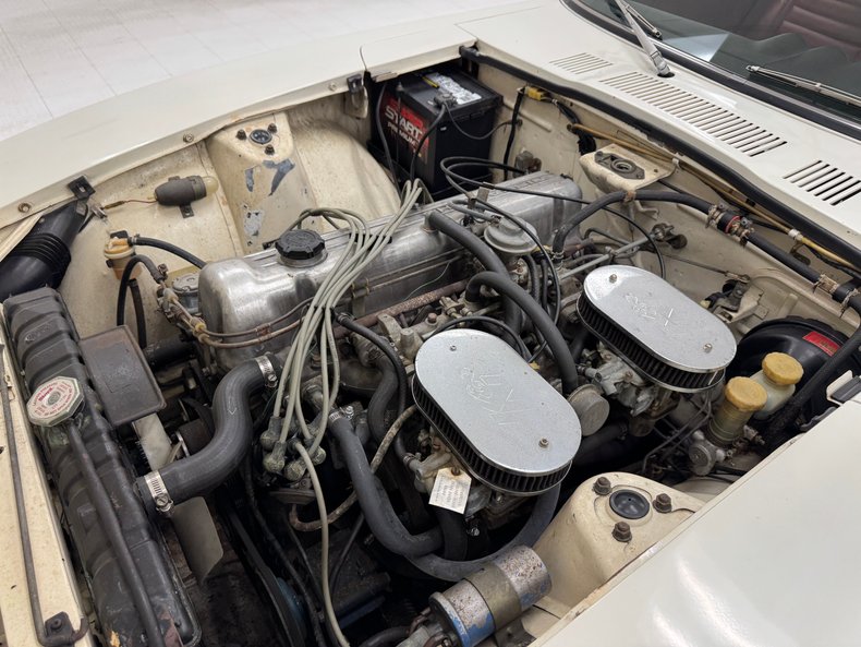 Unknown-240z-1973-White-Red-5