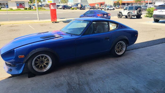 Unknown-240z-1974-Blue-12