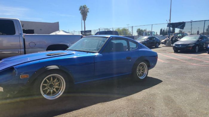 Unknown-240z-1974-Blue-8
