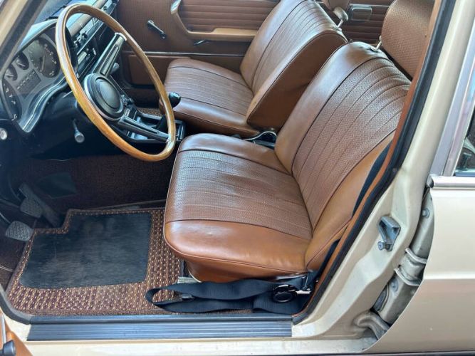 Unknown-2500-1970-Beige-Beige-6