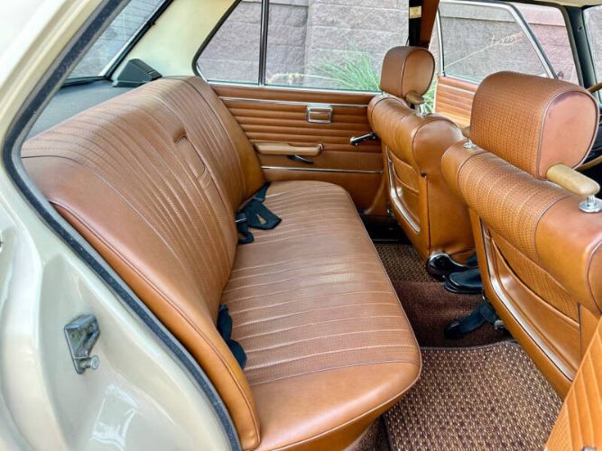 Unknown-2500-1970-Beige-Beige-9