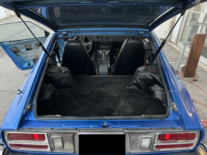 Unknown-260z-1974-Blue-Black-Leather-10