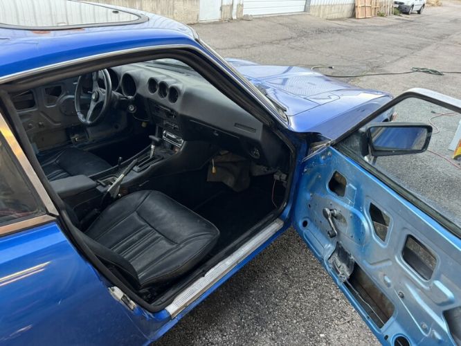 Unknown-260z-1974-Blue-Black-Leather-12