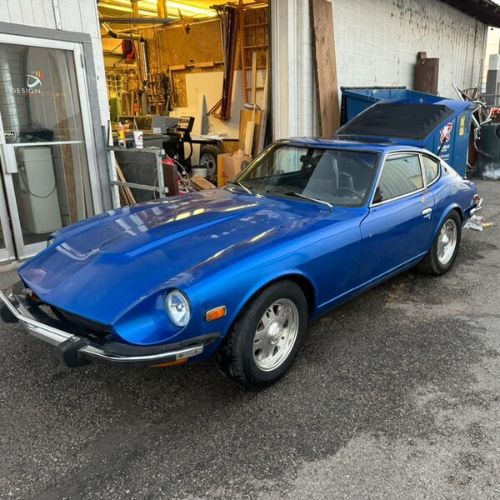 Unknown-260z-1974-Blue-Black-Leather-19