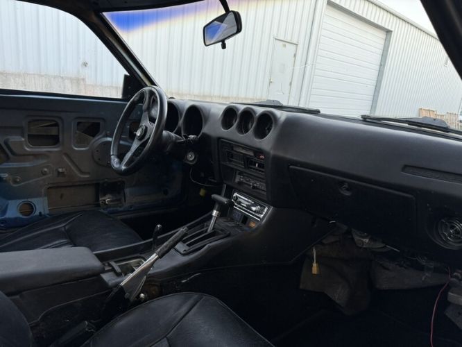 Unknown-260z-1974-Blue-Black-Leather-2