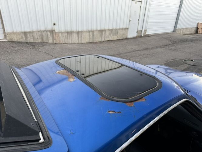 Unknown-260z-1974-Blue-Black-Leather-3