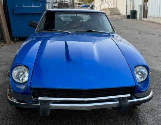 Unknown-260z-1974-Blue-Black-Leather-6