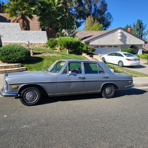 Unknown-280-1970-Gray-Red-4