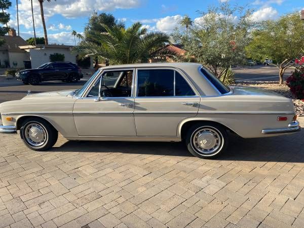 Unknown-280s-1971-Brown-4
