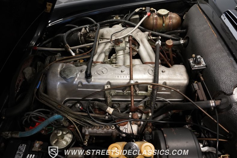 Unknown-280sl-1968-Black-White-35