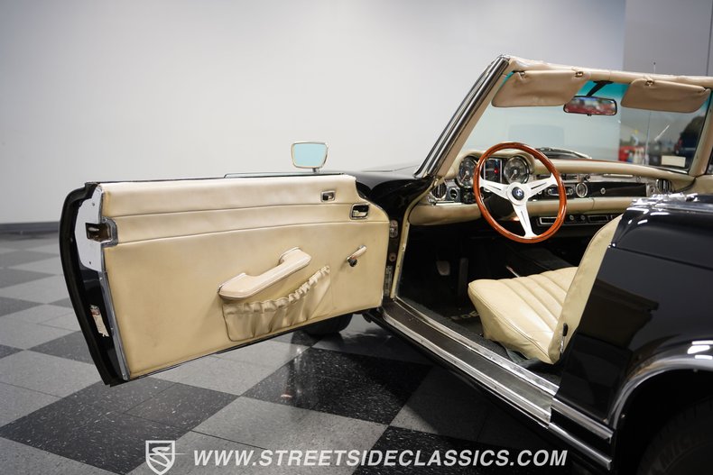 Unknown-280sl-1968-Black-White-37