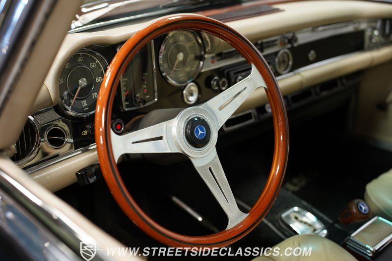 Unknown-280sl-1968-Black-White-39