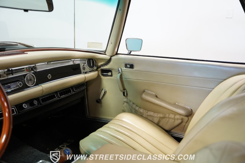 Unknown-280sl-1968-Black-White-45