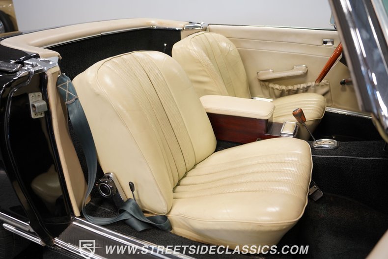 Unknown-280sl-1968-Black-White-49