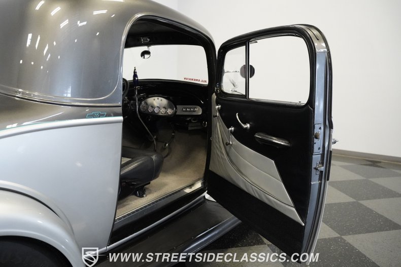 Unknown-3-window-1935-Silver-Black-7